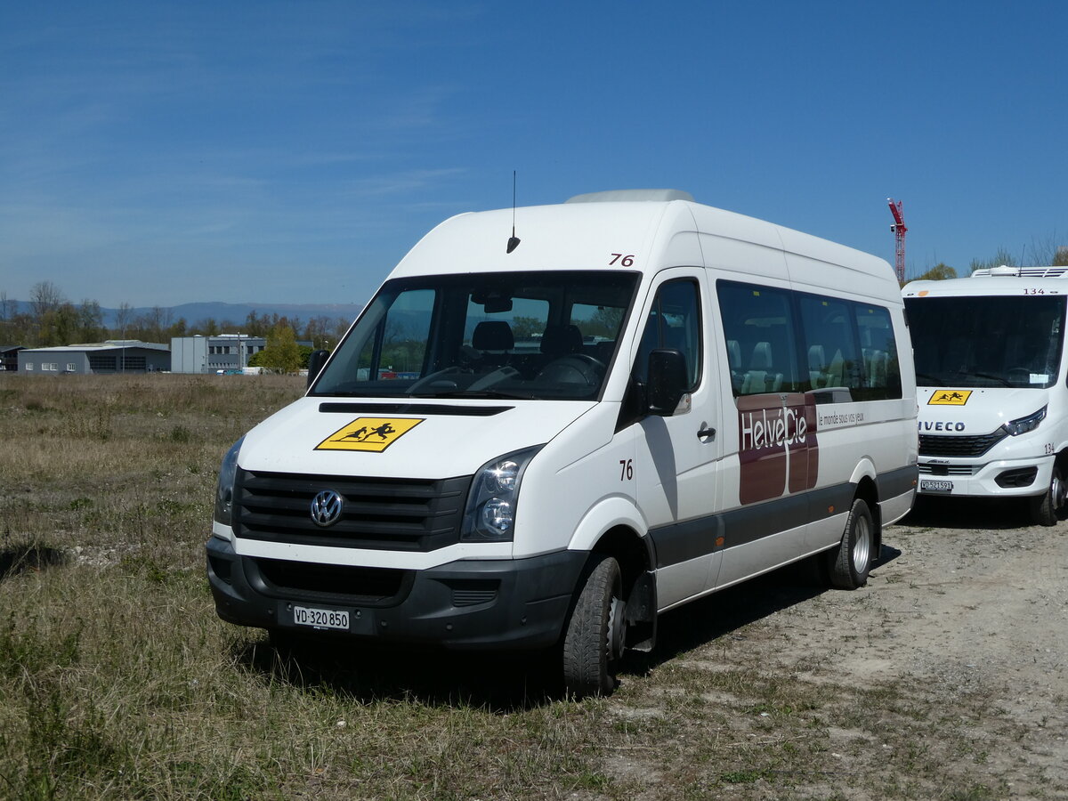 (234'768) - HelvCie, Satigny - Nr. 76/VD 320'850 - VW am 18. April 2022 in Avenches, Route Industrielle