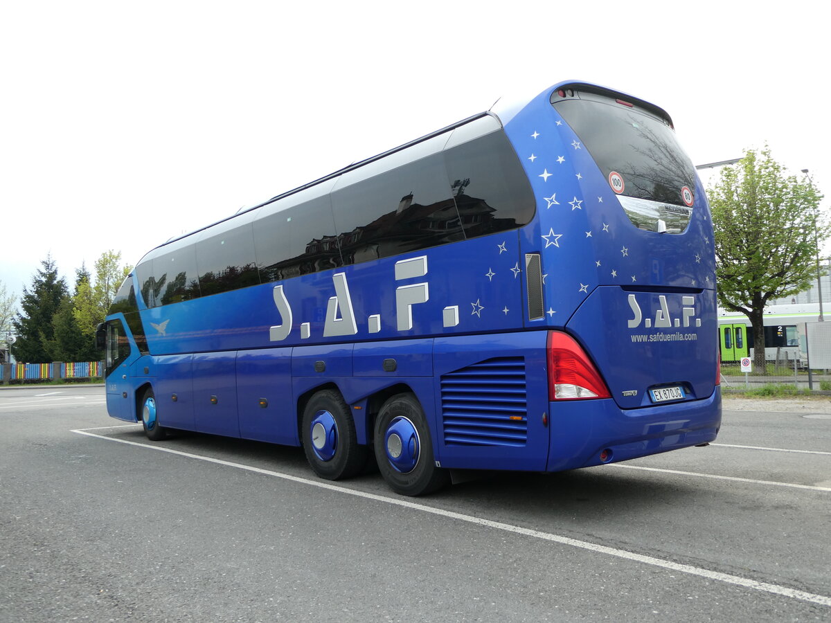 (234'810) - Aus Italien: S.A.F., Cressa Arona - EX-870 JG - Neoplan am 23. April 2022 in Thun, Seestrasse