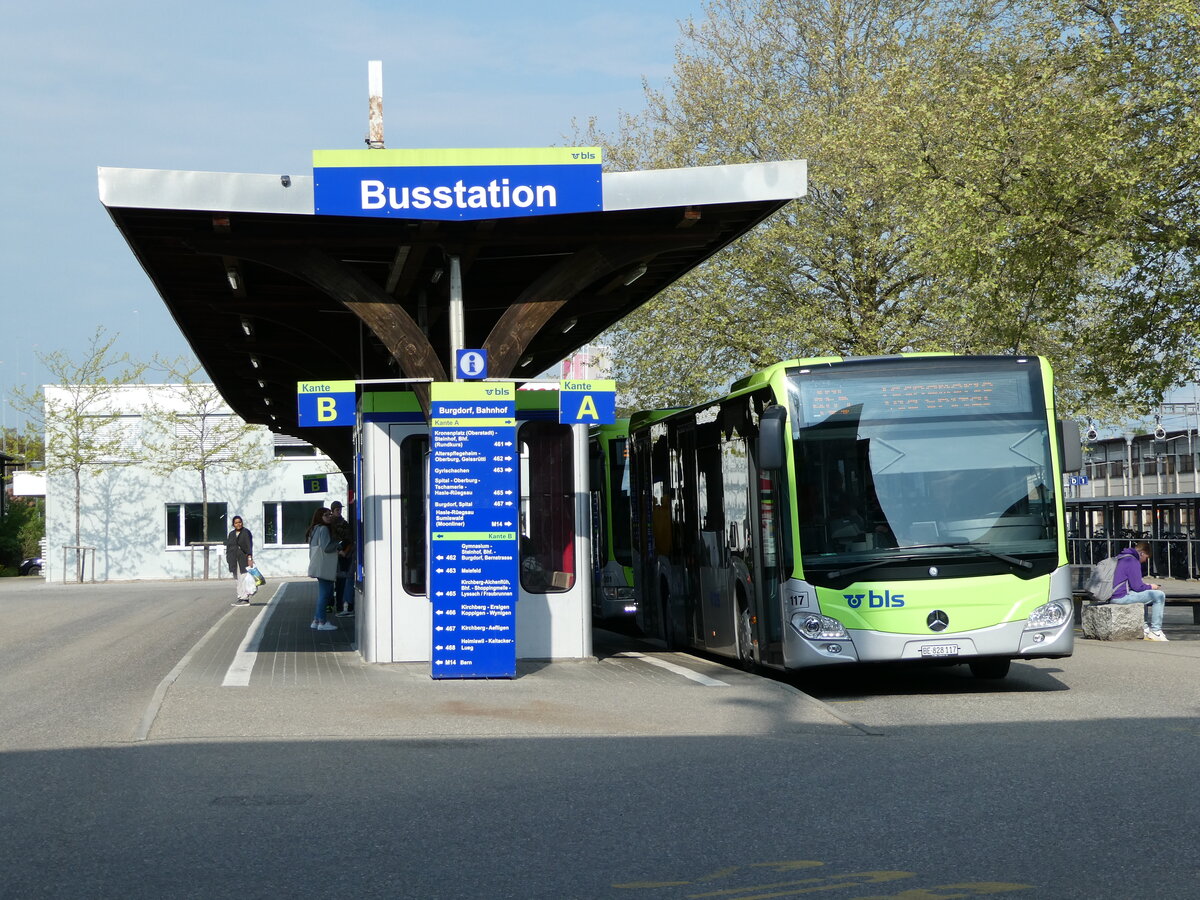 (235'101) - Busland, Burgdorf - Nr. 117/BE 828'117 - Mercedes am 4. Mai 2022 beim Bahnhof Burgdorf