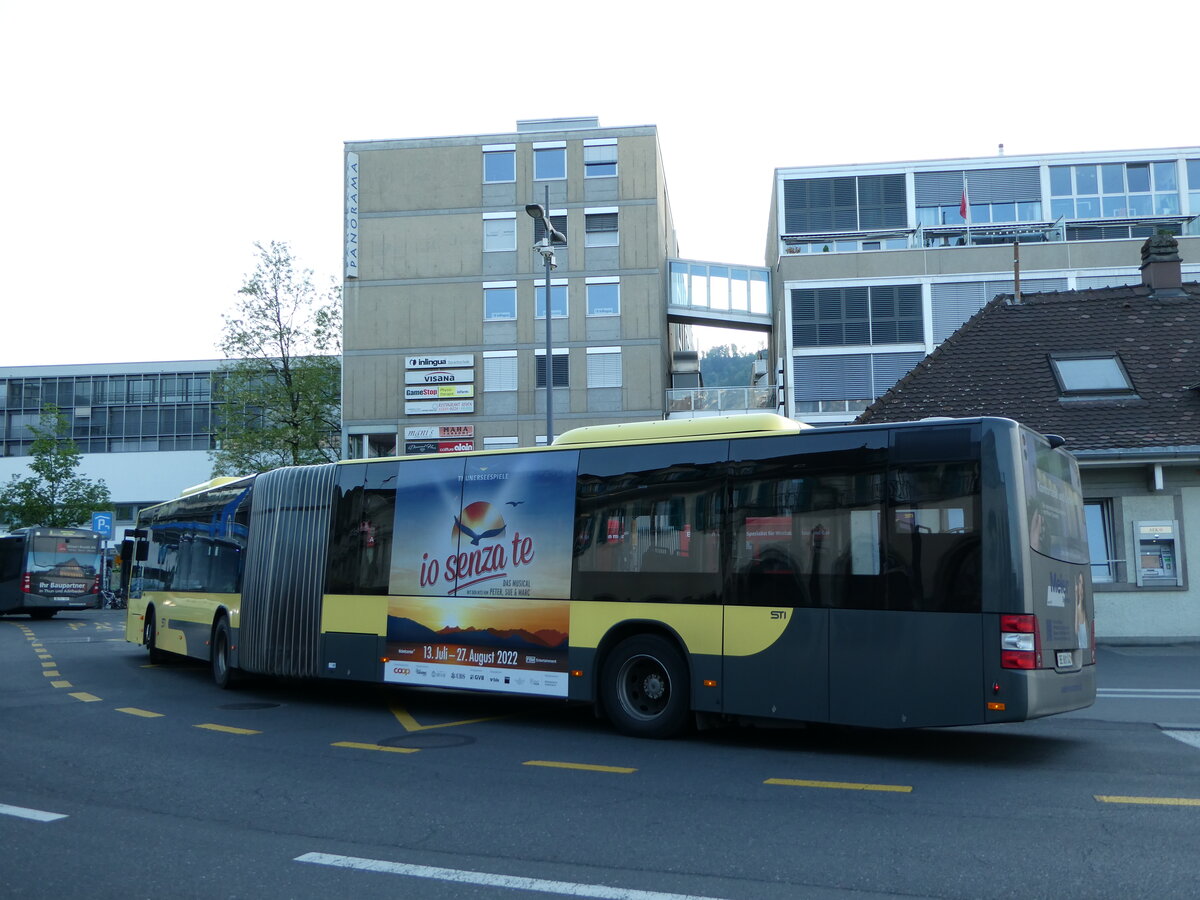 (235'569) - STI Thun - Nr. 142/BE 801'142 - MAN am 15. Mai 2022 beim Bahnhof Thun