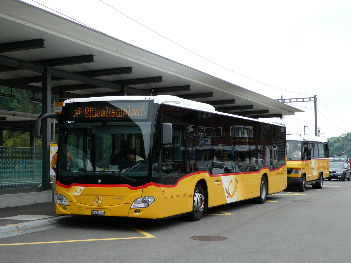 (236'104) - PostAuto Bern - BE 654'090 - Mercedes am 22. Mai 2022 beim Bahnhof Reichenbach 