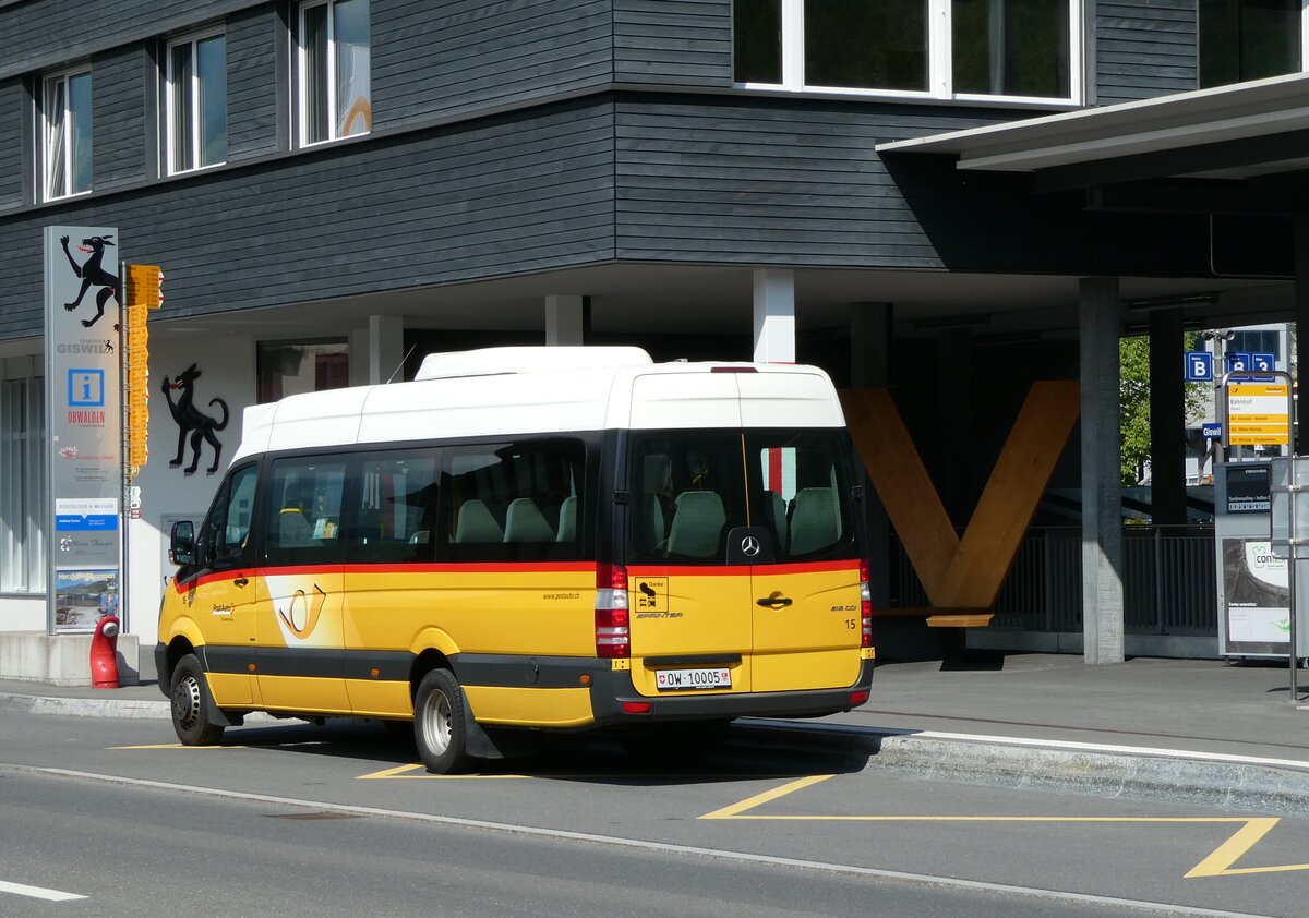 (236'543) - PostAuto Zentralschweiz - Nr. 15/OW 10'005 - Mercedes (ex Dillier, Sarnen Nr. 15) am 2. Juni 2022 beim Bahnhof Giswil