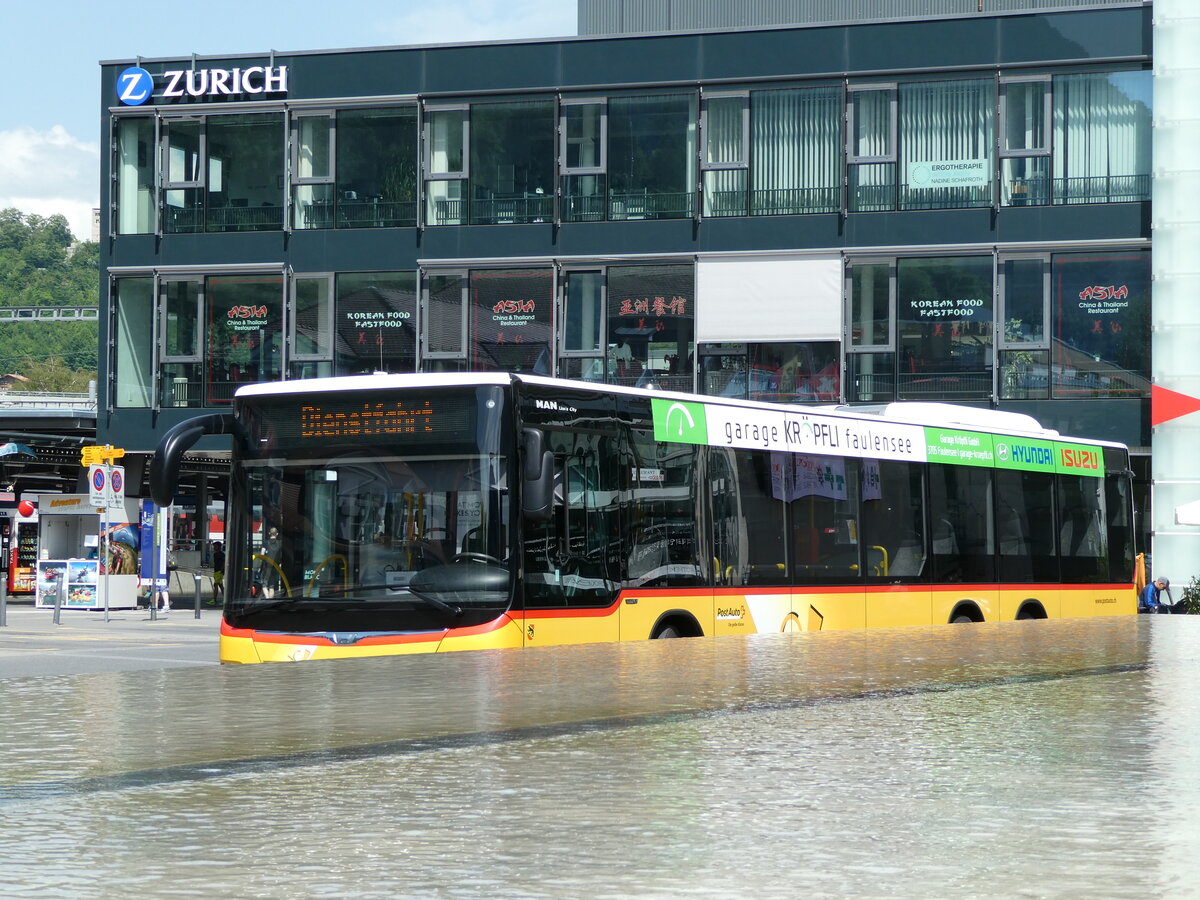 (236'744) - PostAuto Bern - BE 718'991 - MAN am 4. Juni 2022 beim Bahnhof Interlaken Ost (Teilaufnahme)