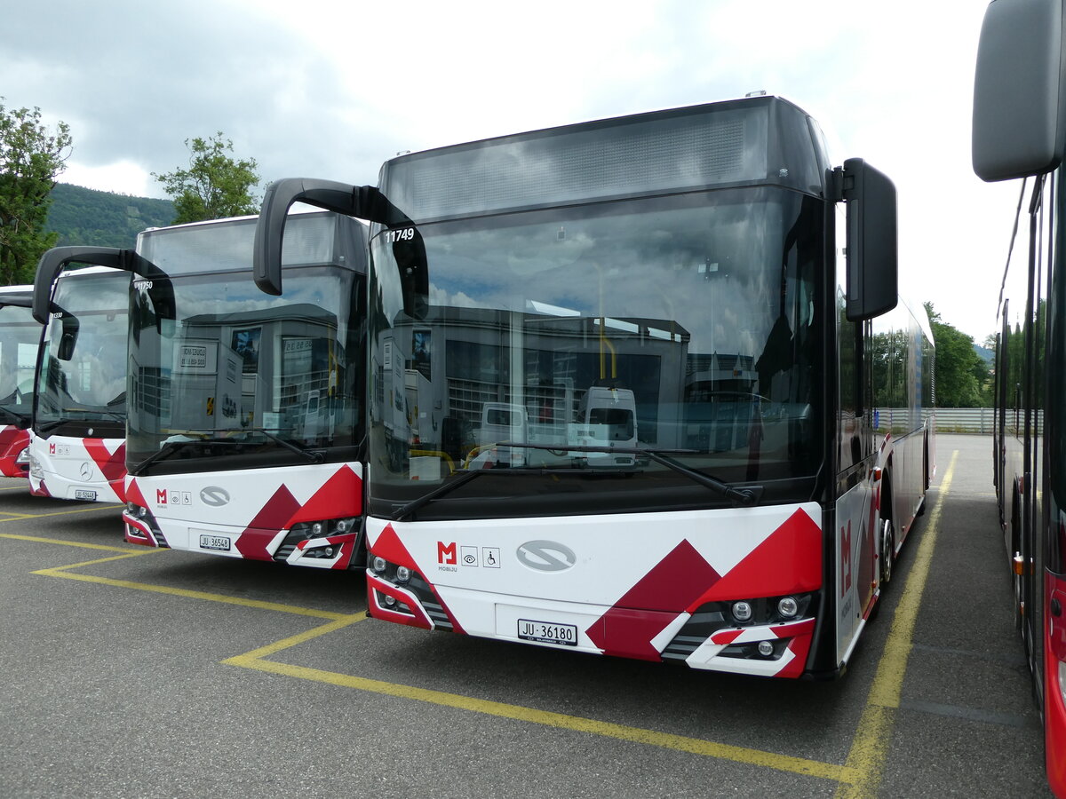 (236'881) - CarPostal Ouest - JU 36'180 - Solaris am 6. Juni 2022 in Develier, Parkplatz