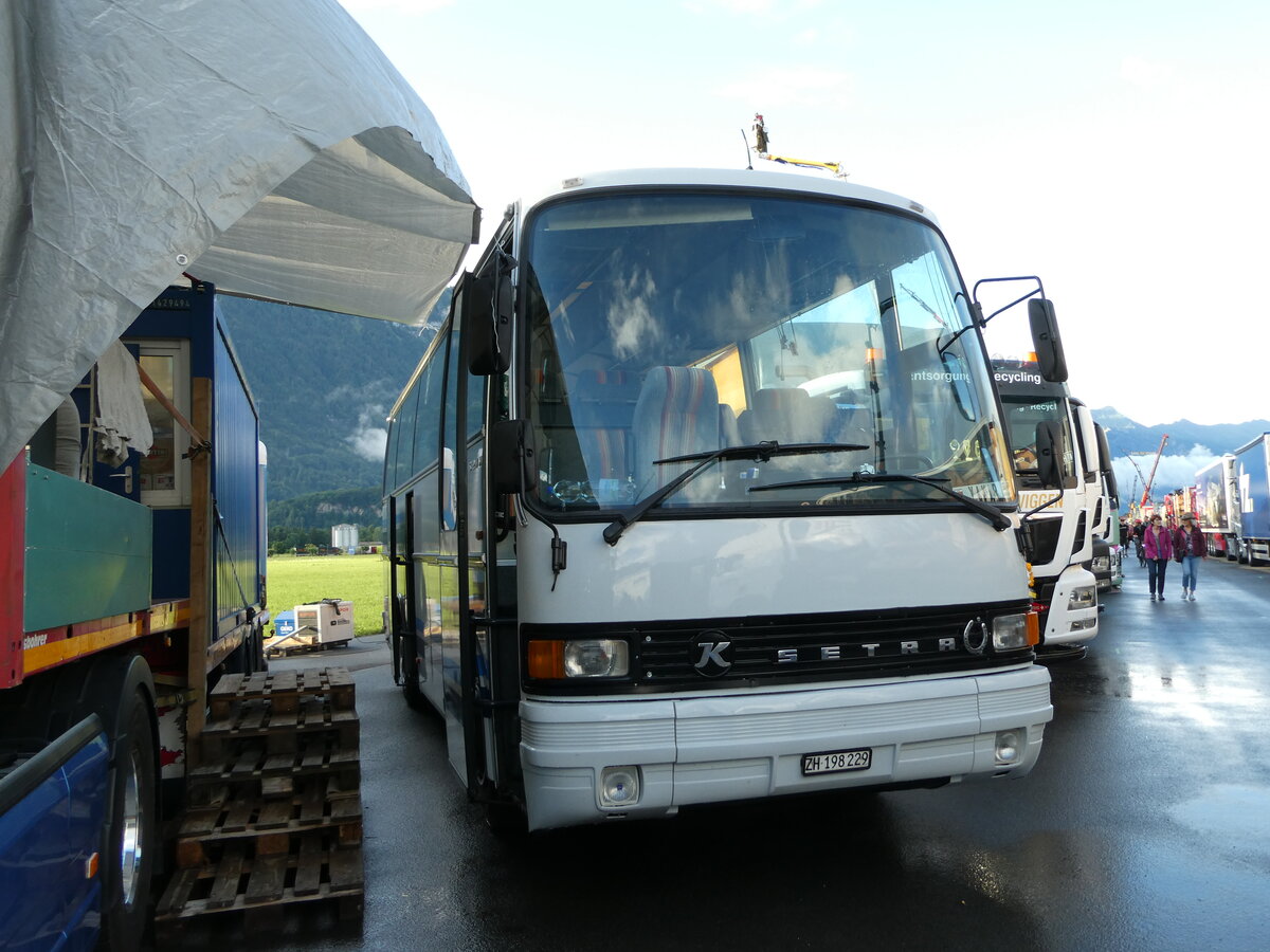 (237'477) - ??? - ZH 198'229 - Setra am 24. Juni 2022 in Interlaken, Flugplatz