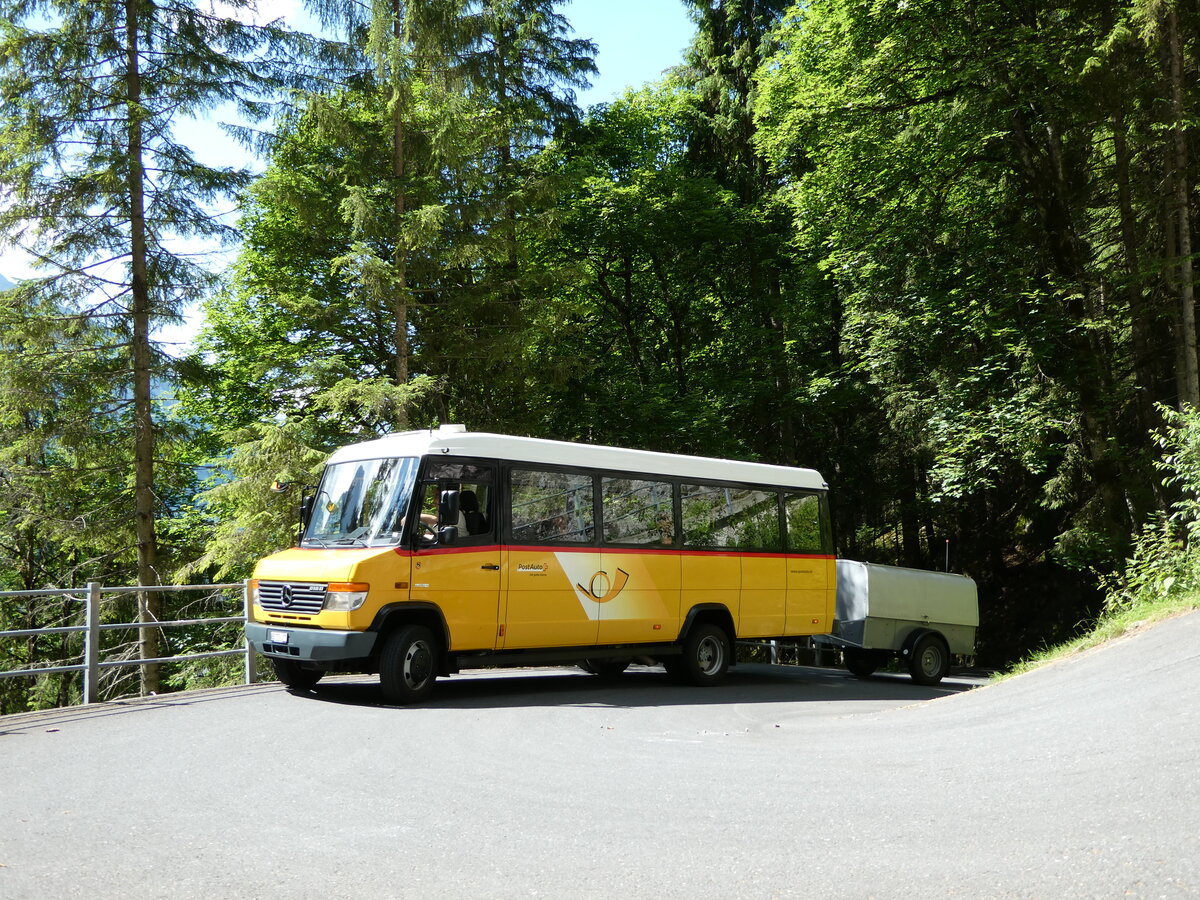 (237'664) - PostAuto Bern - BE 755'377 - Mercedes/Kusters am 26. Juni 2022 in Kiental, Aussichtsplattform