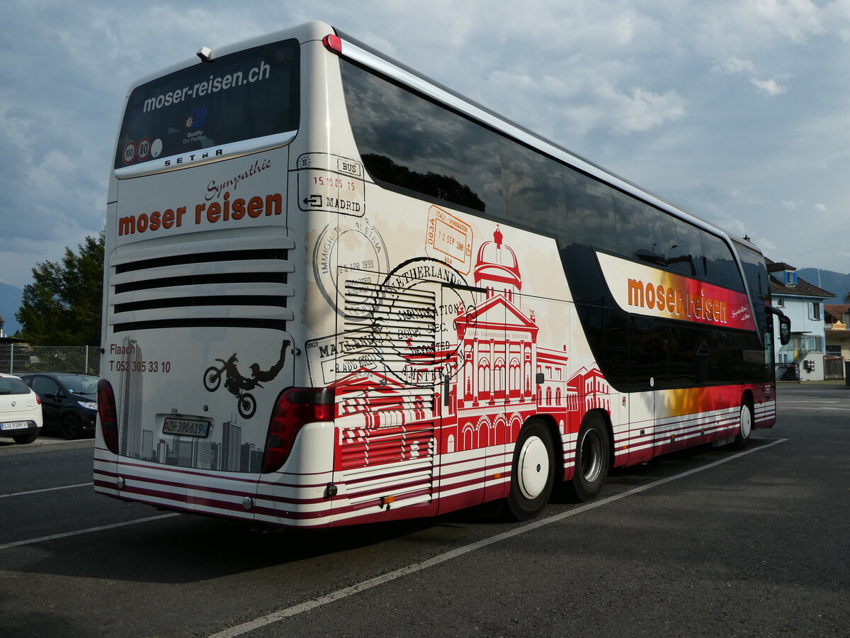 (238'472) - Moser, Flaach - ZH 390'619 - Setra am 25. Juli 2022 in Thun, Seestrasse