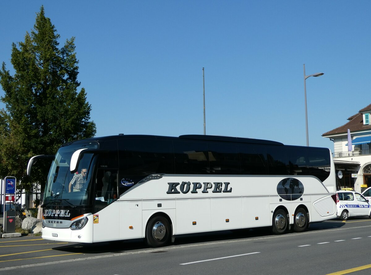 (238'982) - Kppel, Au - SG 2477 - Setra am 12. August 2022 beim Bahnhof Thun