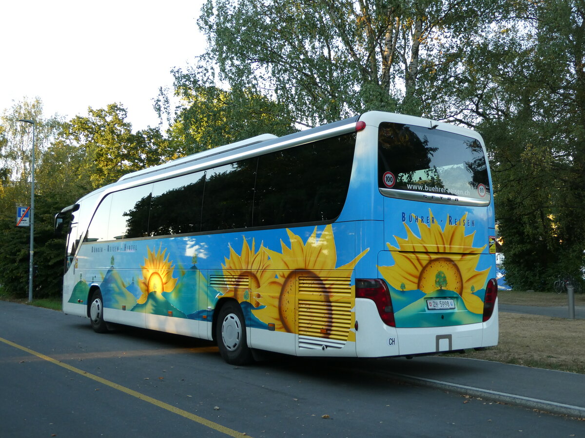 (239'026) - Bhrer, Hirzel - ZH 5998 - Setra am 13. August 2022 in Thun, Lachen