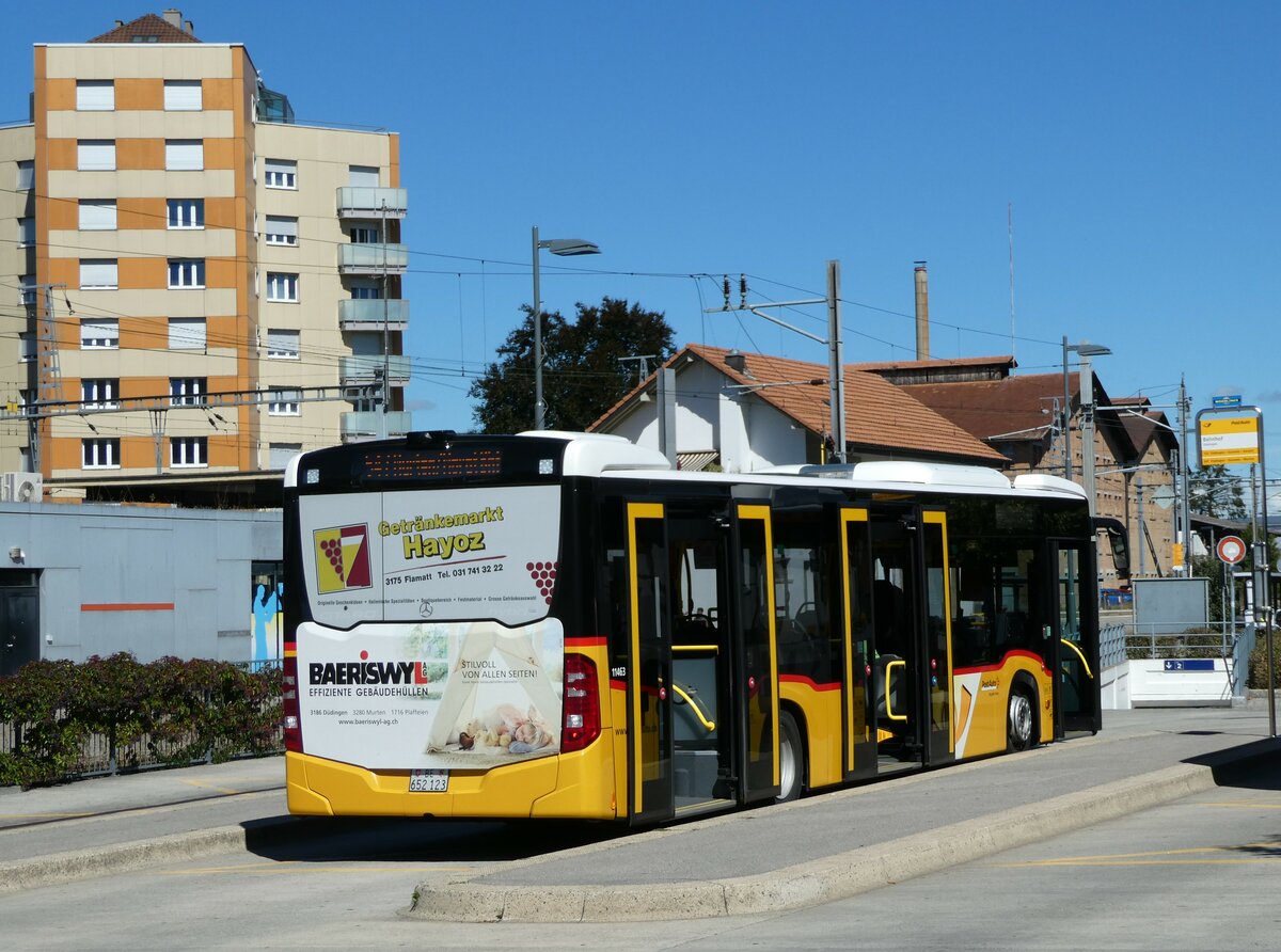 (239'994) - PostAuto Bern - Nr. 9/BE 652'123 - Mercedes am 11. September 2022 beim Bahnhof Ddingen