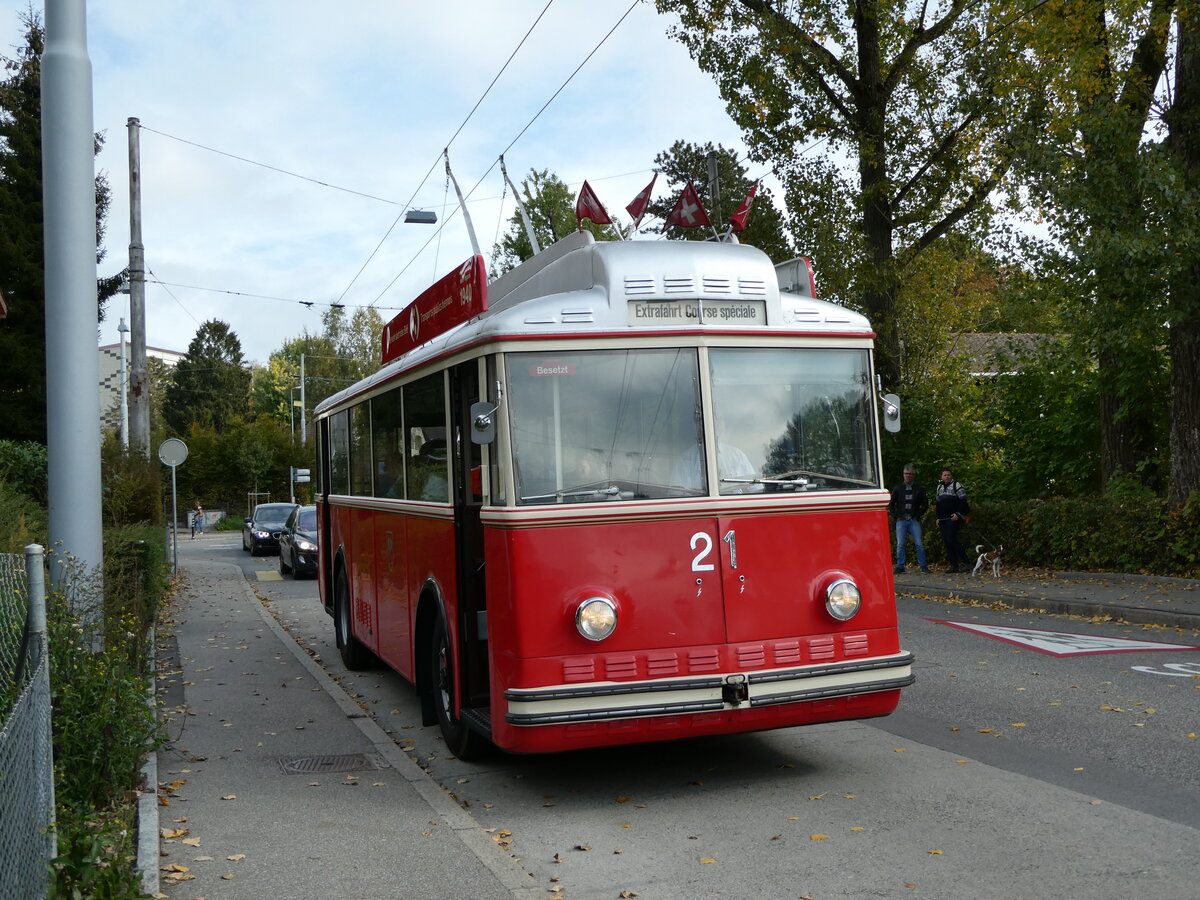 (240'813) - VB Biel - Nr. 21 - Berna/Hess Trolleybus am 9. Oktober 2022 in Biel, Geyisriedweg