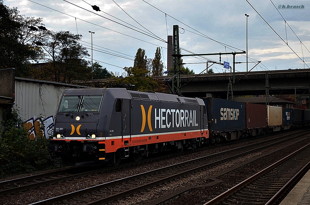 241.001 fuhr mit einen kastenzug durch hh-harburg,31.10.14