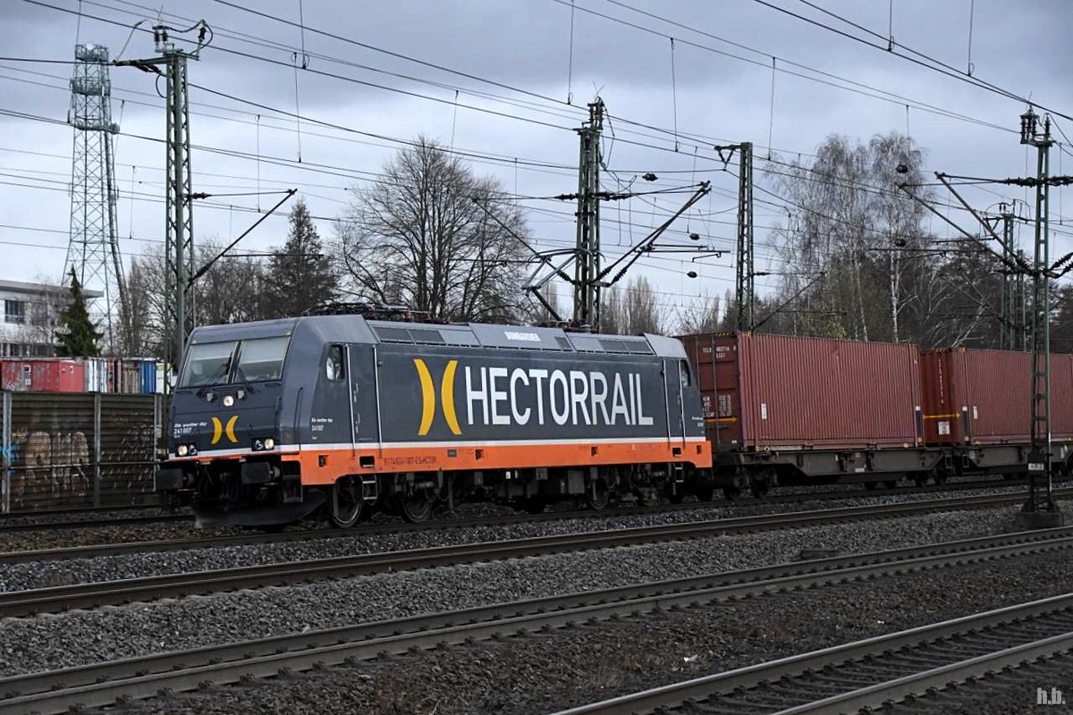 241.007-1 brauste mit einen KLV durch harburg,16.03.21