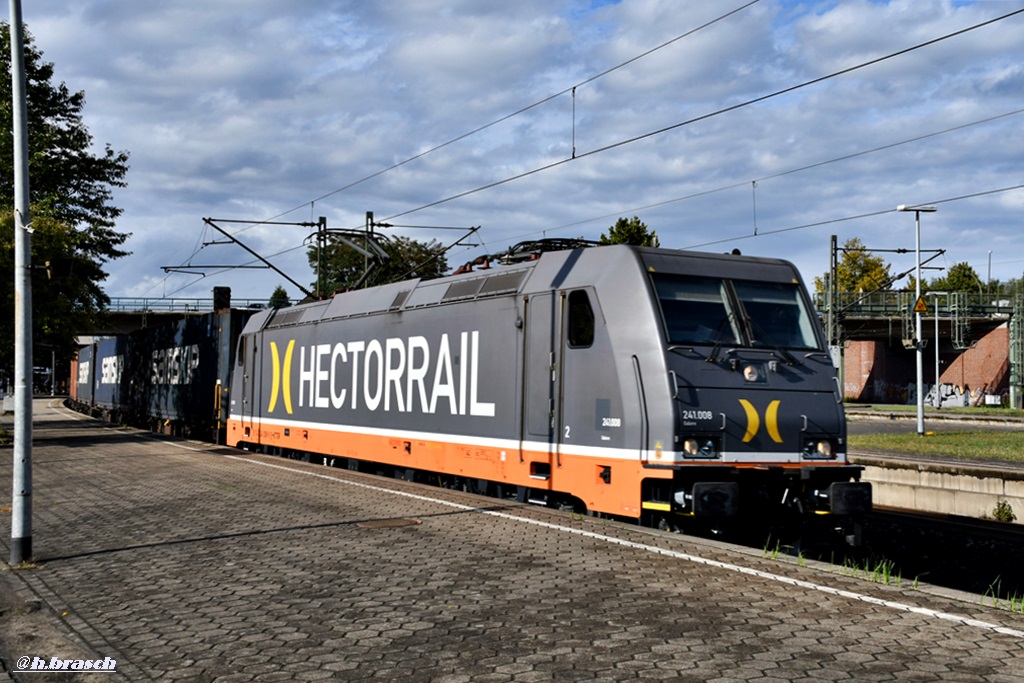 241.008 zog einen containerzug durch hh-harburg,15.09.18