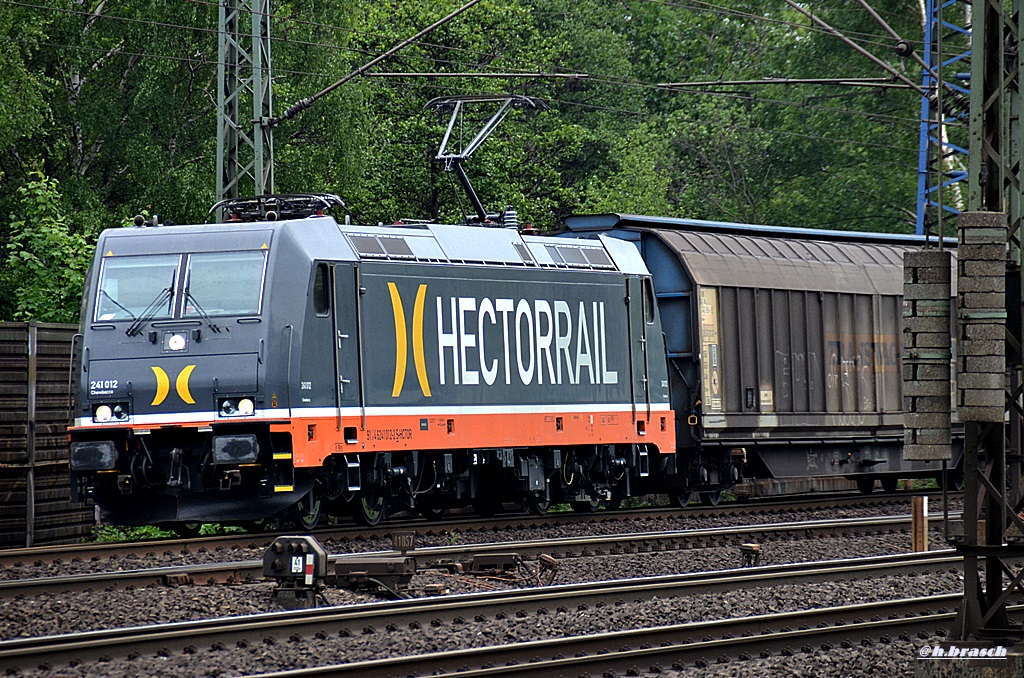 241.012 zog einen güterzug durch hh-harburg,22.05.15