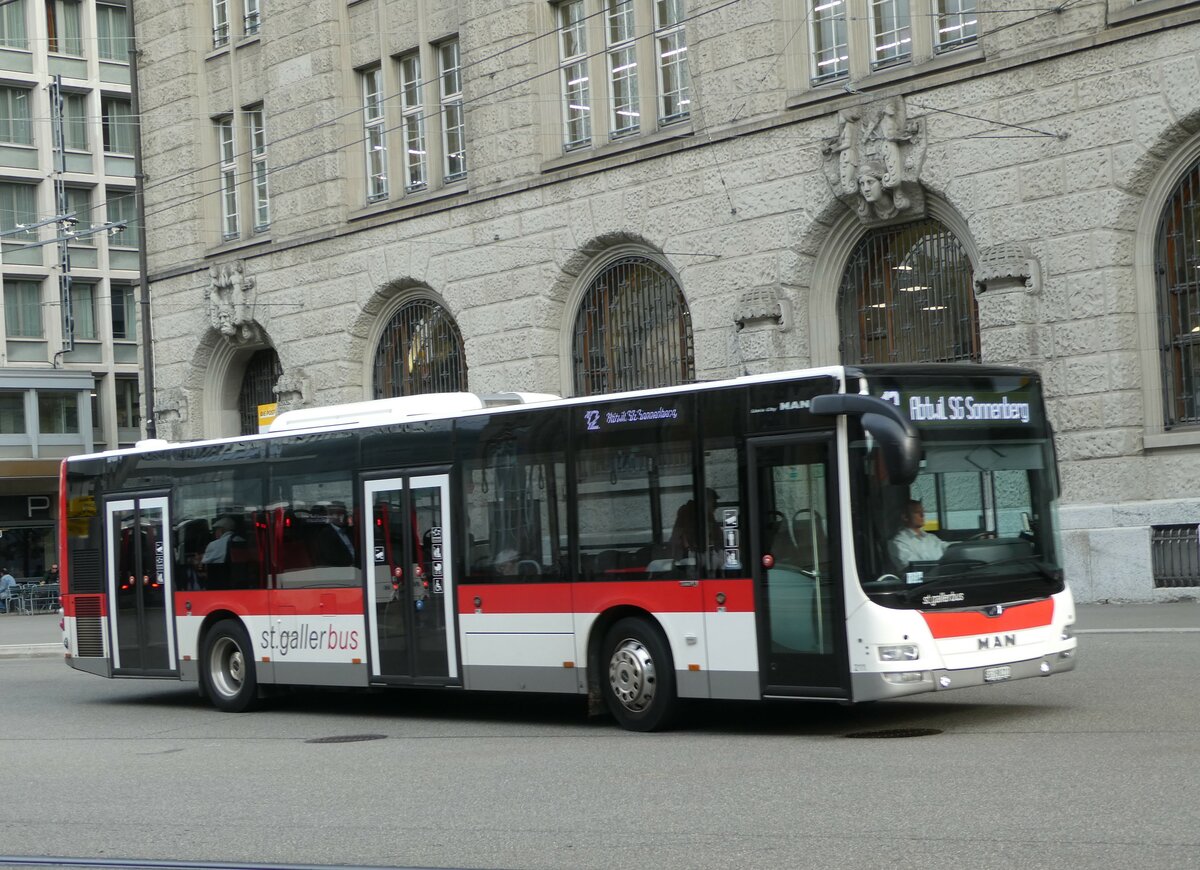 (241'027) - St. Gallerbus, St. Gallen - Nr. 211/SG 198'211 - MAN am 11. Oktober 2022 beim Bahnhof St. Gallen