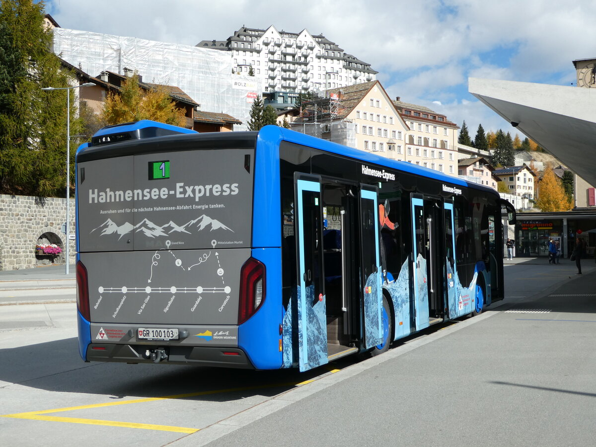 (241'085) - Engadin Bus, St. Moritz - Nr. 103/GR 100'103 - MAN am 12. Oktober 2022 beim Bahnhof St. Moritz