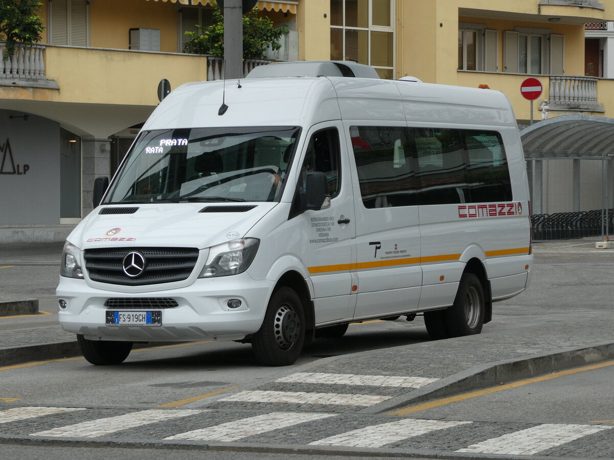 (241'363) - Comazzi, Bergomanero - Nr. 452/FS-919 GH - Mercedes am 14. Oktober 2022 beim Bahnhof Domodossola