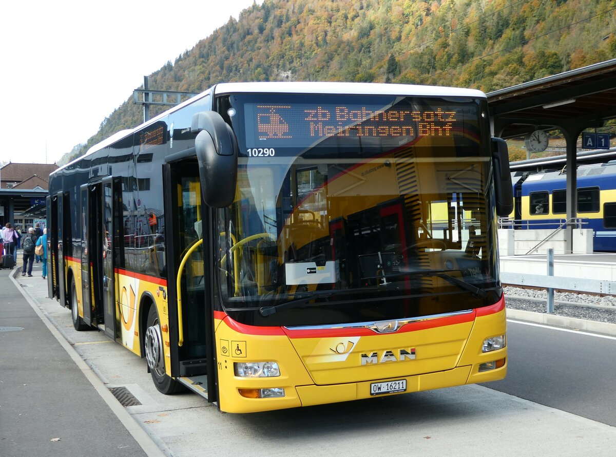 (241'485) - PostAuto Zentralschweiz - Nr. 11/OW 16'211 - MAN (ex Mattli, Wassen) am 18. Oktober 2022 beim Bahnhof Interlaken Ost