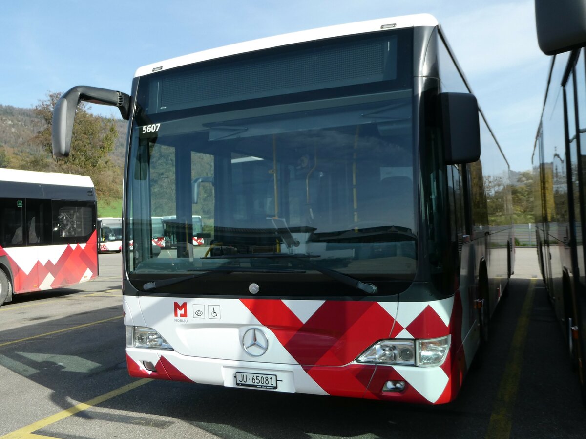 (241'945) - CarPostal Ouest - JU 65'081 - Mercedes (ex Nr. 14) am 29. Oktober 2022 in Develier, Parkplatz