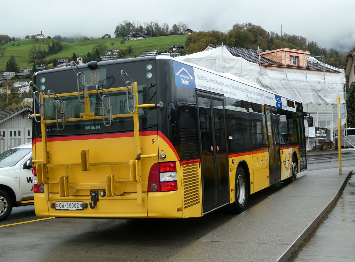 (242'183) - PostAuto Zentralschweiz - Nr. 5/OW 10'002 - MAN (ex Dillier, Sarnen Nr. 5) am 5. November 2022 beim Bahnhof Sarnen