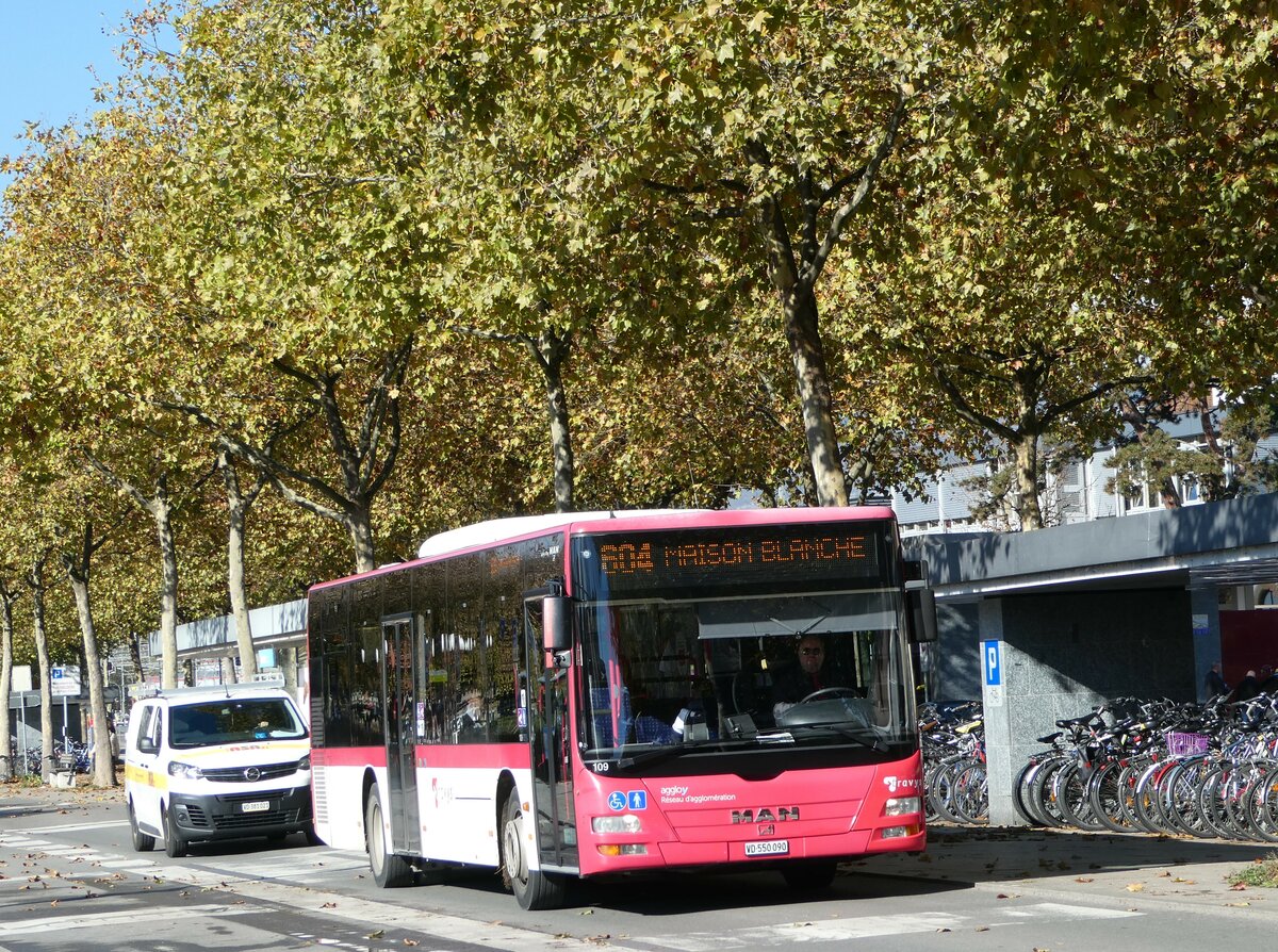 (242'346) - TRAVYS Yverdon - Nr. 109/VD 550'090 - MAN am 10. November 2022 beim Bahnhof Yverdon