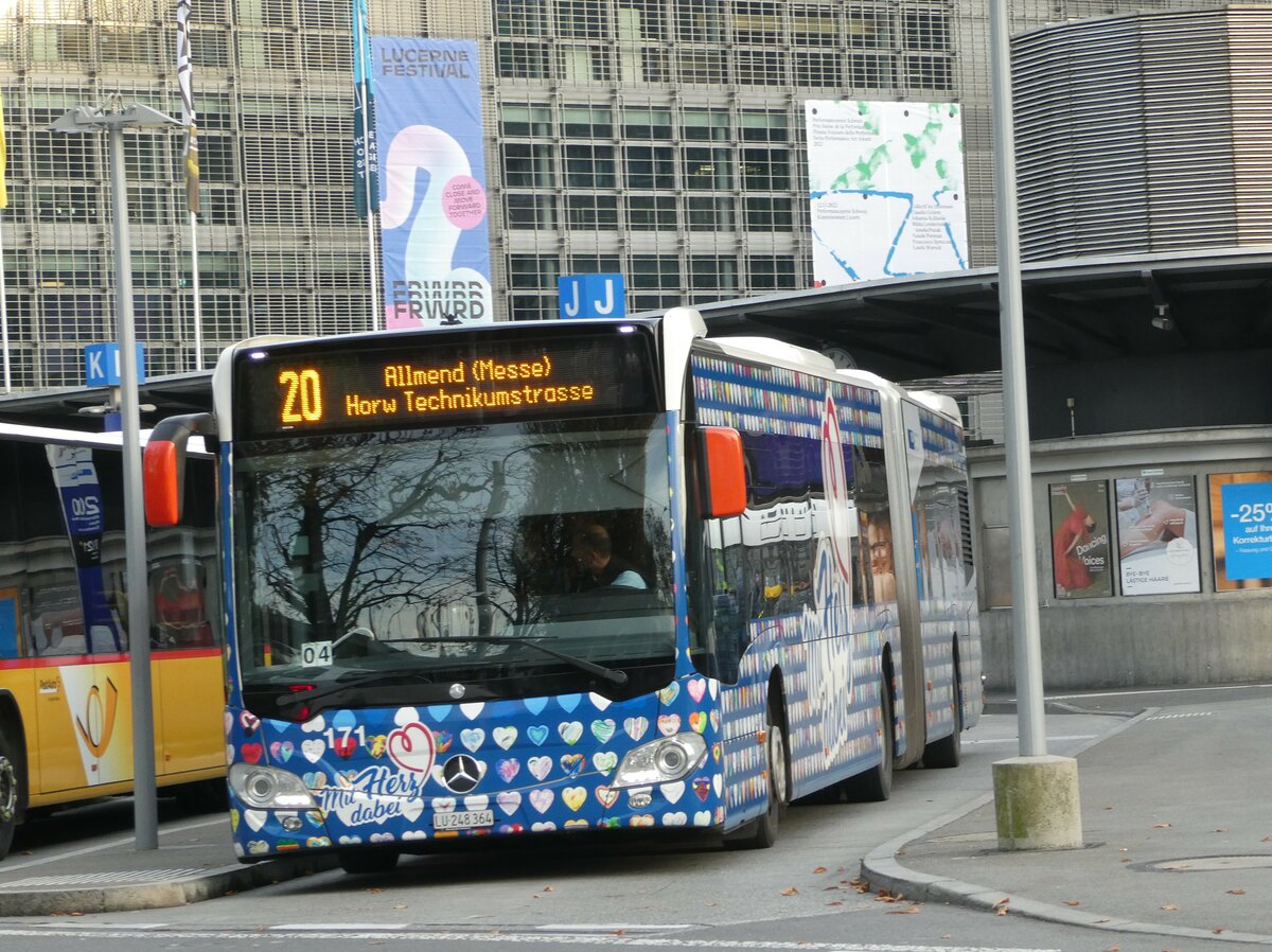 (242'447) - VBL Luzern - Nr. 171/LU 248'364 - Mercedes am 11. November 2022 beim Bahnhof Luzern