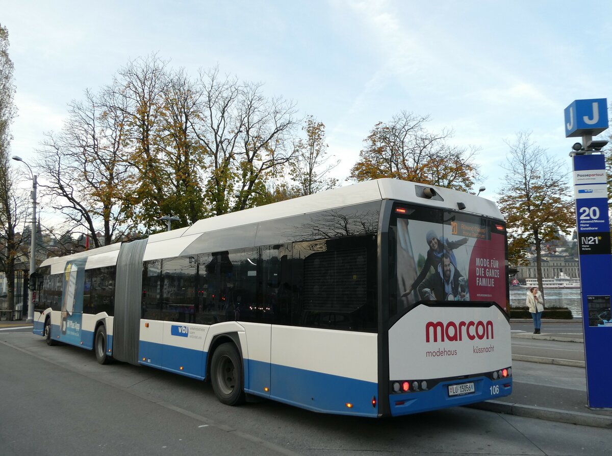 (242'455) - VBL Luzern - Nr. 106/LU 15'056 - Solaris am 11. November 2022 beim Bahnhof Luzern