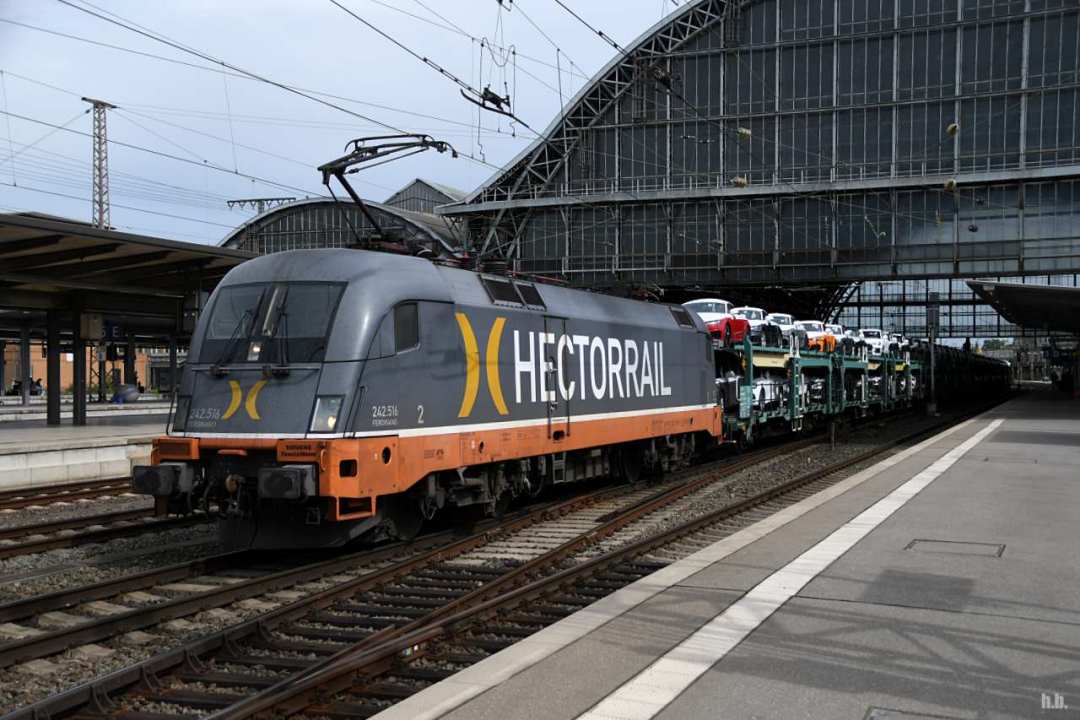 242.516 fuhr mit einen autozug durch bremen,30.07.20