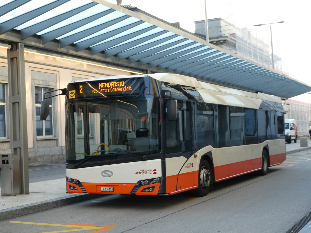 (242'942) - AMSA Chiasso - Nr. 20/TI 336'120 - Solaris am 17. November 2022 beim Bahnhof Chiasso