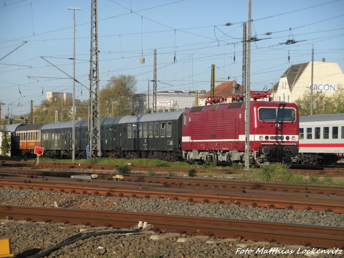 243 005 abgestellt in Leipzig Nord (Hhe Bahnhof Nord) am 8.5.16