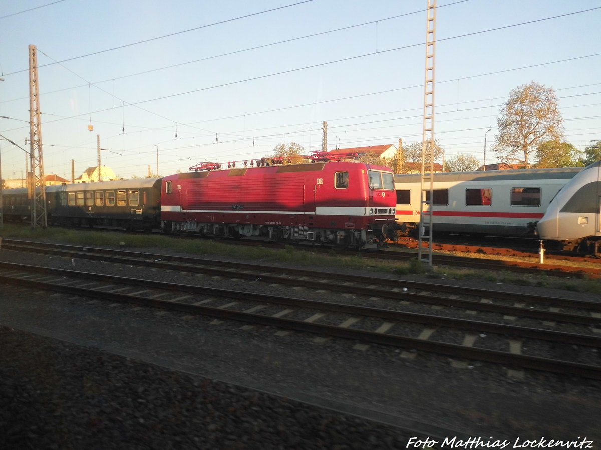 243 005 abgestellt in Leipzig-Nord (Hhe Bahnhof Nord) am 8.5.16