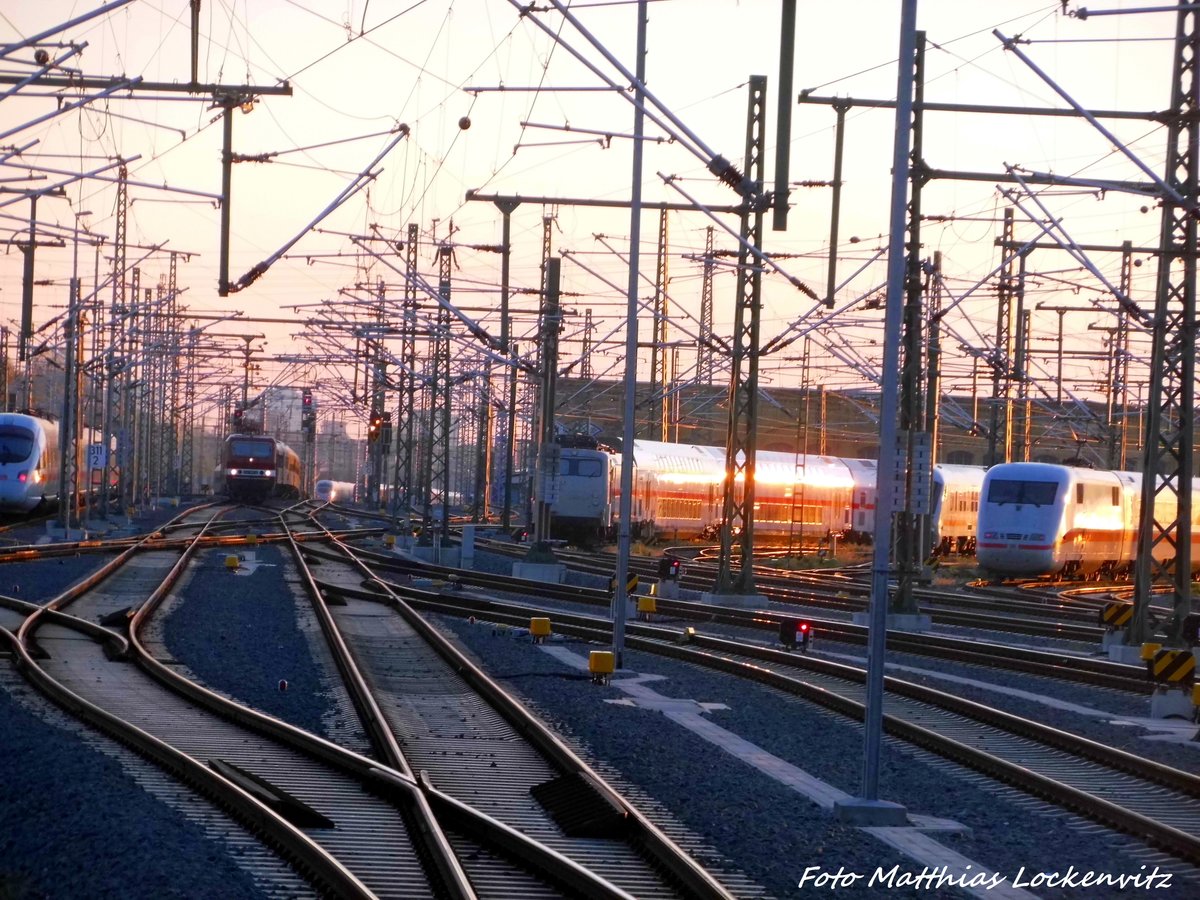 243 005 zieht den Sonderzug mit der 18 201 am Ende in den Leipziger Hbf rein am 7.5.16