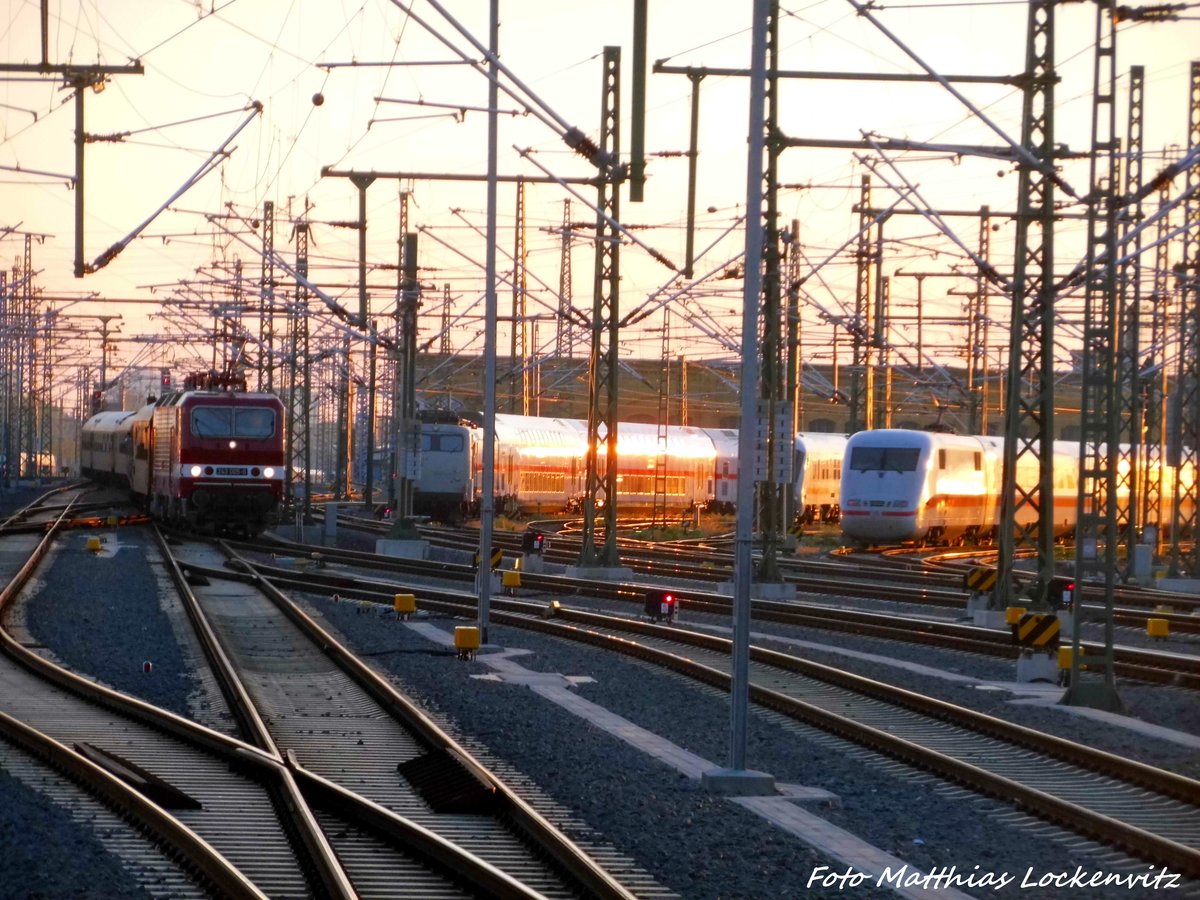 243 005 zieht den Sonderzug mit der 18 201 am Ende in den Leipziger Hbf rein am 7.5.16