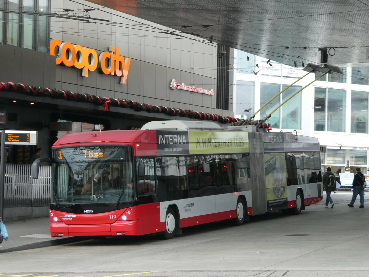 (243'261) - SW Winterthur - Nr. 110 - Hess/Hess Gelenktrolleybus am 29. November 2022 beim Hauptbahnhof Winterthur