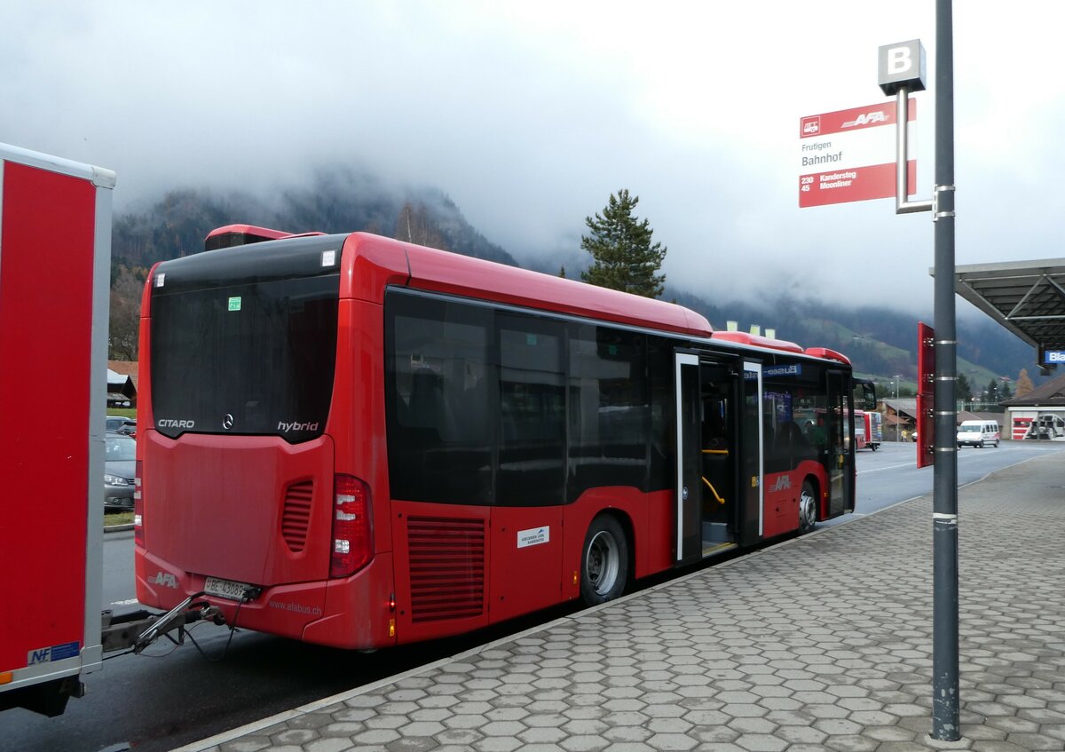 (243'473) - AFA Adelboden - Nr. 28/BE 43'089 - Mercedes am 5. Dezember 2022 beim Bahnhof Frutigen