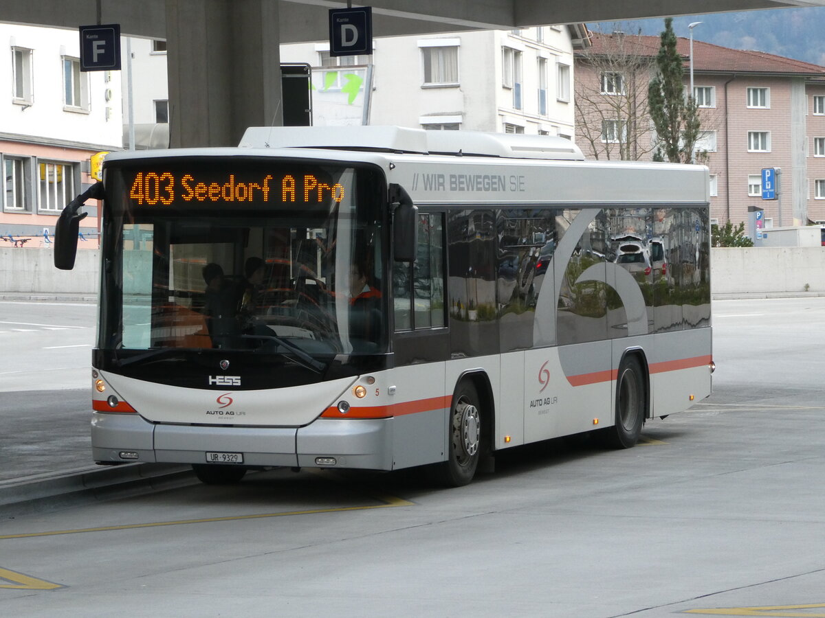 (243'537) - AAGU Altdorf - Nr. 5/UR 9329 - Scania/Hess am 7. Dezember 2022 beim Bahnhof Altdorf