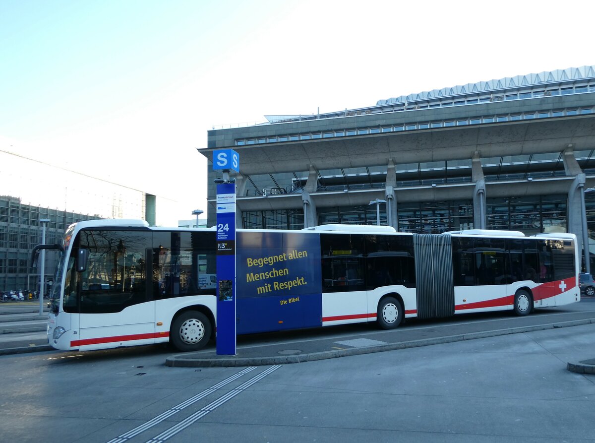 (243'671) - ARAG Ruswil - Nr. 35/LU 15'727 - Mercedes am 8. Dezember 2022 beim Bahnhof Luzern