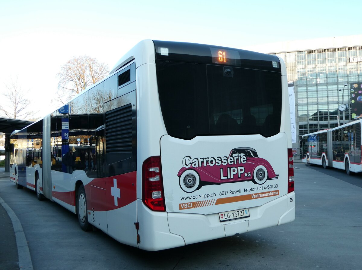 (243'672) - ARAG Ruswil - Nr. 35/LU 15'727 - Mercedes am 8. Dezember 2022 beim Bahnhof Luzern