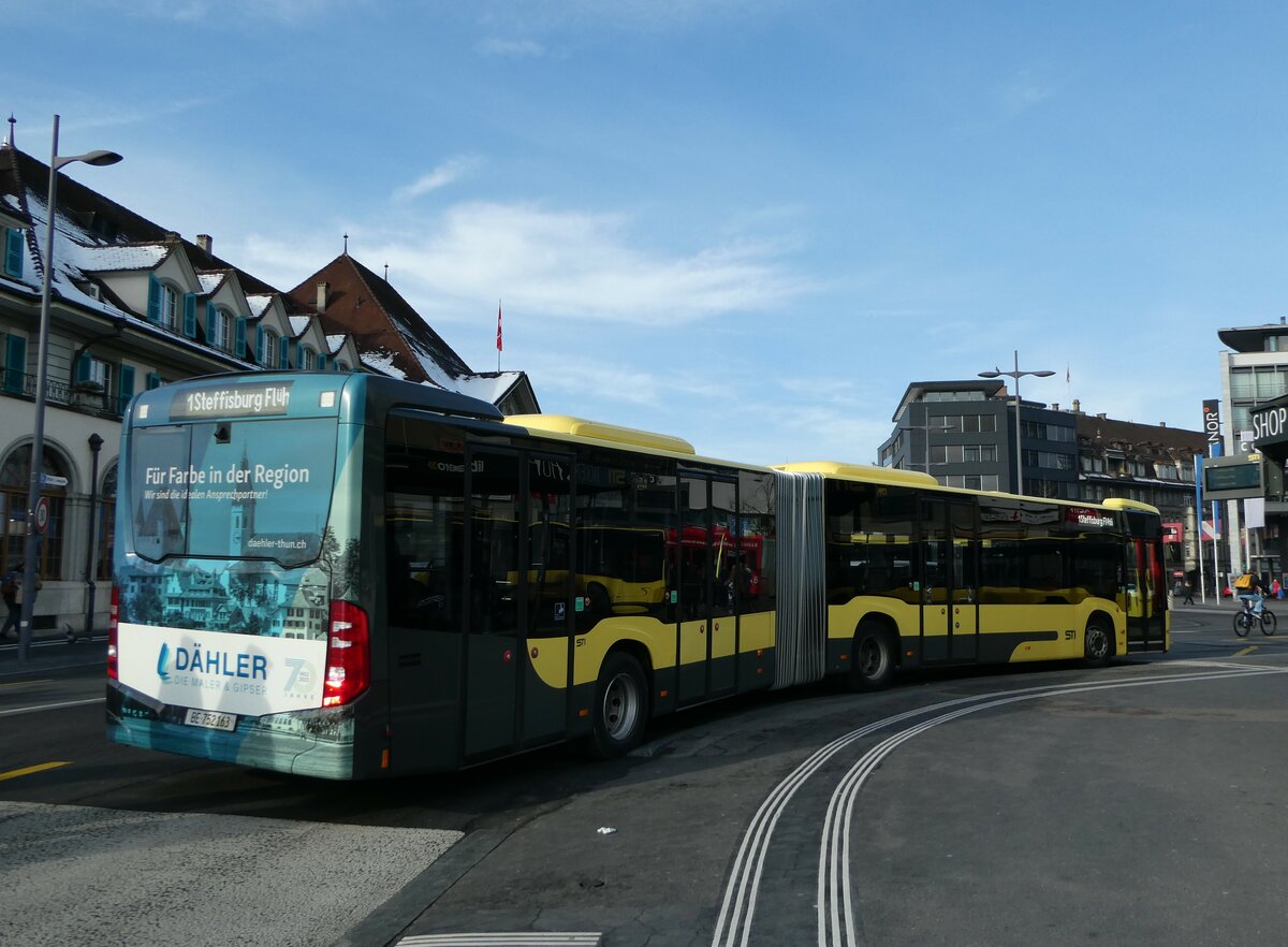 (244'030) - STI Thun - Nr. 163/BE 752'163 - Mercedes am 19. Dezember 2022 beim Bahnhof Thun