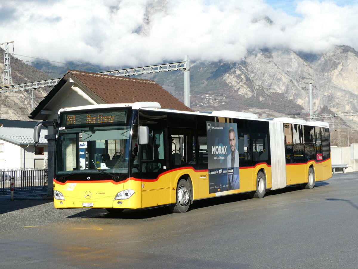 (244'238) - PostAuto Wallis - Nr. 66/VS 12'670 - Mercedes am 27. Dezember 2022 beim Bahnhof Riddes