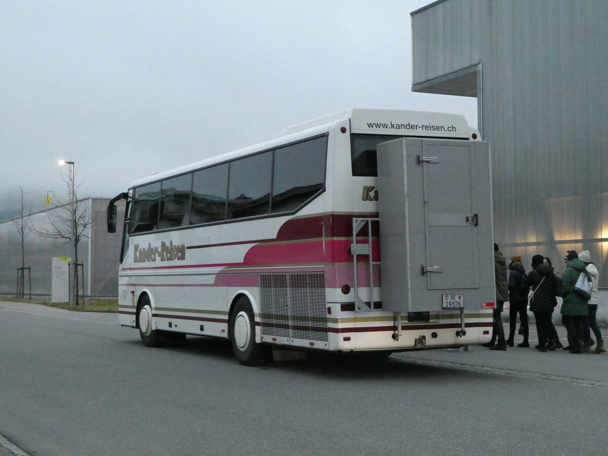 (244'483) - Kander-Reisen, Frutigen - Nr. 4/BE 19'376 - Bova am 7. Januar 2023 beim Bahnhof Frutigen