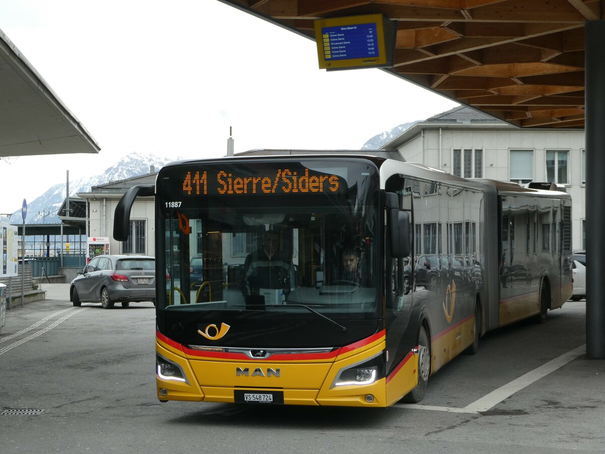 (244'961) - PostAuto Wallis - Nr. 84/VS 548'724/PID 11'887 - MAN am 11. Januar 2023 beim Bahnhof Sion