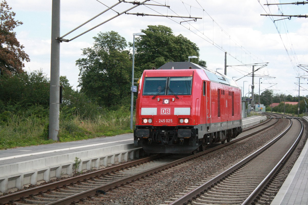 245 025 bei der durchfahrt in Zberitz am 22.7.20