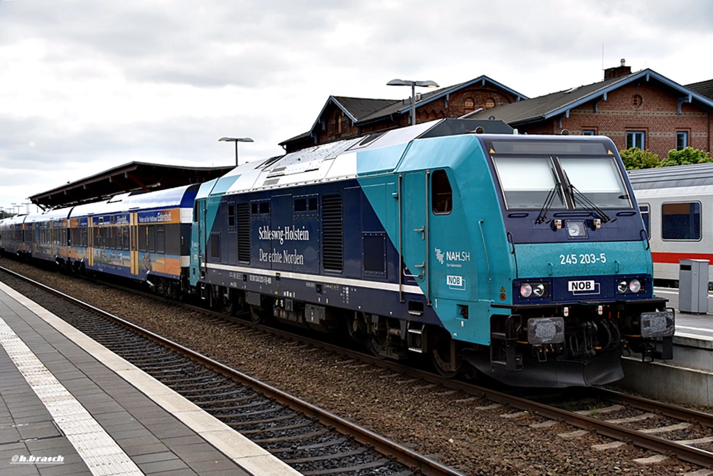 245 203-5 stand mit einer NOB-einheit,im bf niebüll,01.05.16