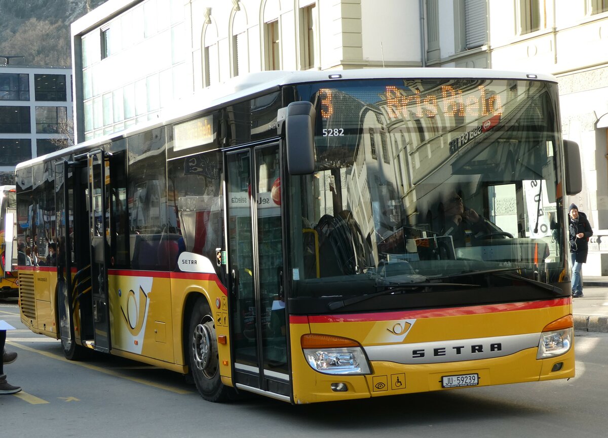 (245'618) - CarPostal Ouest - JU 59'239/PID 5282 - Setra (ex Nr. 23) am 31. Januar 2023 beim Bahnhof Brig