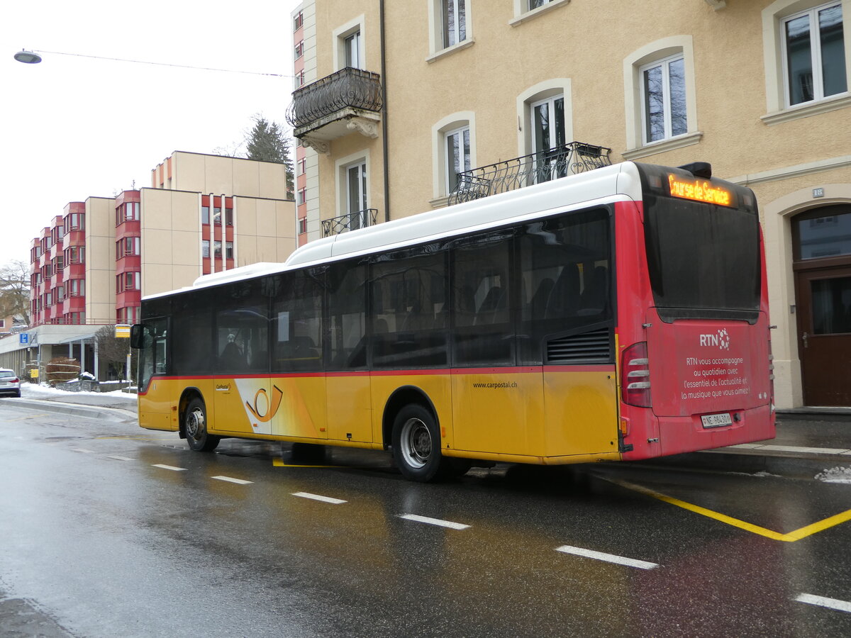 (245'637) - CarPostal Ouest - NE 98'430/PID 5661 - Mercedes am 2. Februar 2023 beim Bahnhof Le Locle