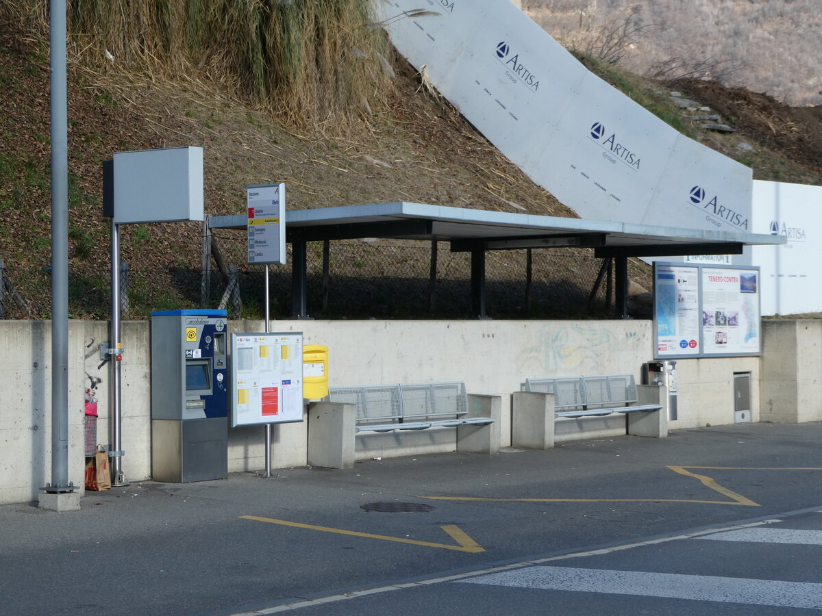 (245'817) - FART/PostAuto-Haltestelle am 4. Februar 2023 beim Bahnhof Tenero