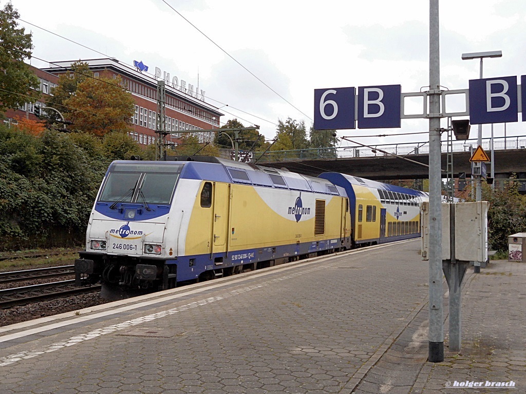 246 006-1 bei abfahrt mit den metronom nach cuxhafen vom bhf harburg 06.10.13