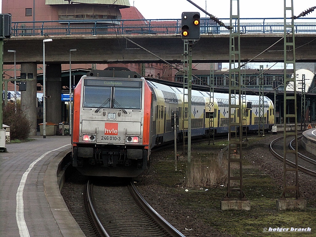 246 010-3 bei der abfahrt mit den metronom nach cuxhafen vom bhf hh-harburg am 06.02.14